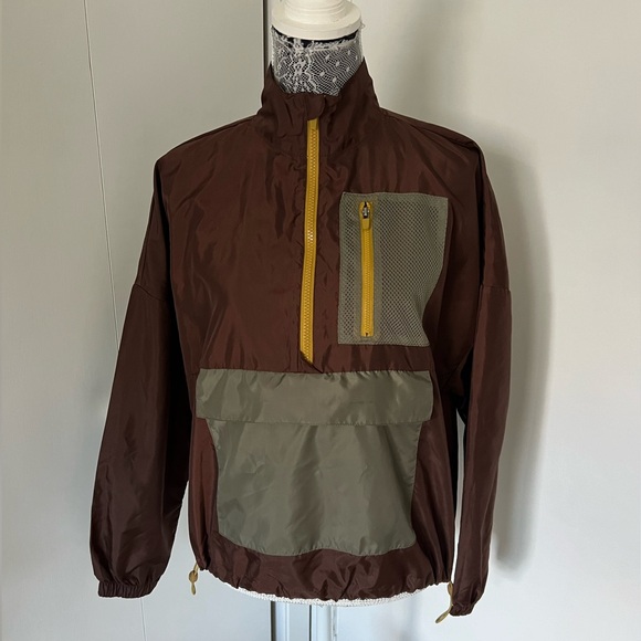 Fabletics I/2 Zip Windbreaker Pullover With Side Pocket and Front Pouch … - Picture 1 of 10